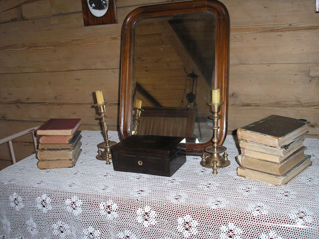 Комод в комнате Марии Александровны Ульяновой